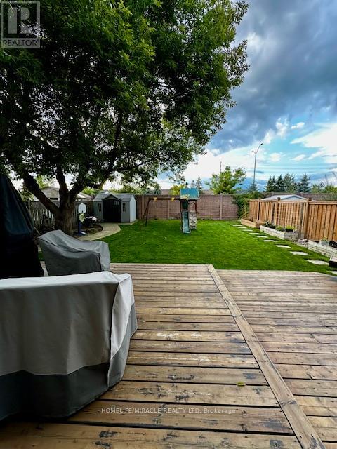 Photo 11 of 42 Neville Crescent, Brampton ON