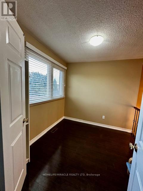 Photo 24 of 42 Neville Crescent, Brampton ON