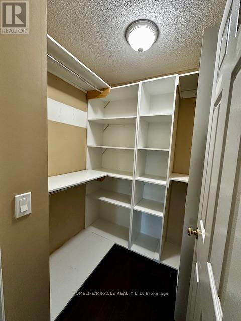Photo 26 of 42 Neville Crescent, Brampton ON