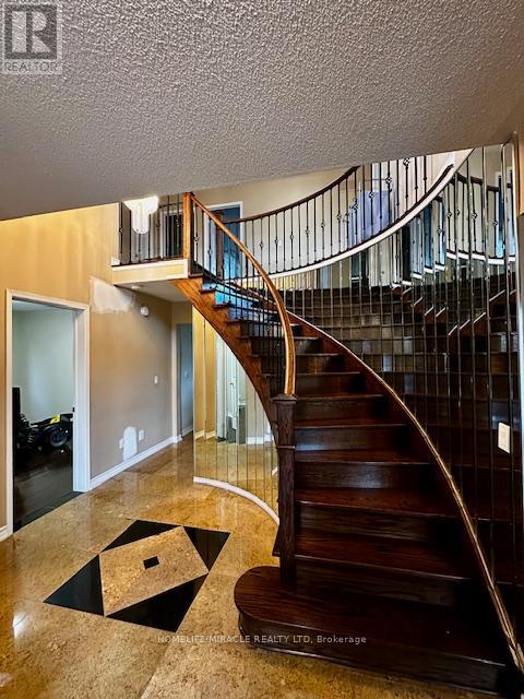Photo 3 of 42 Neville Crescent, Brampton ON