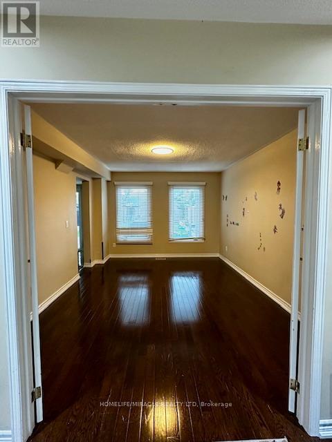 Photo 5 of 42 Neville Crescent, Brampton ON