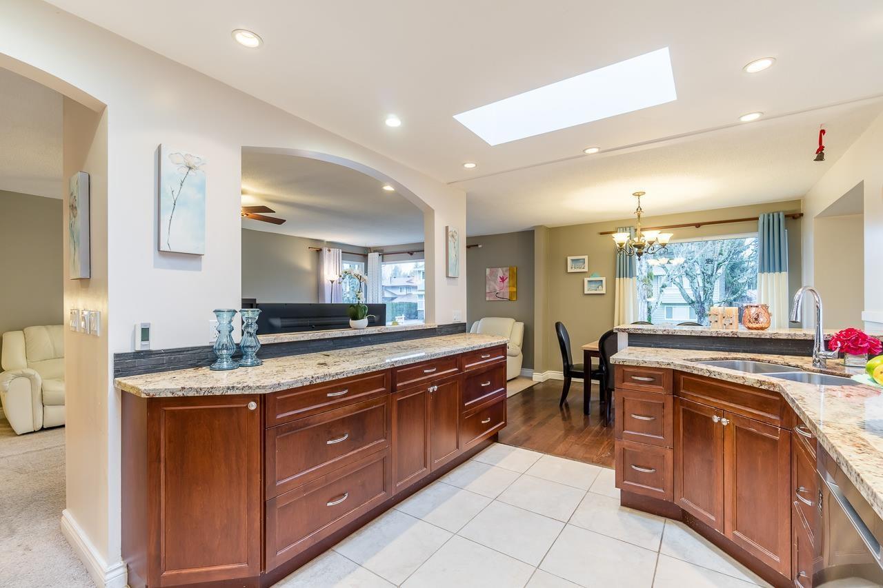 Photo 6 of 14928 93 A Avenue, Surrey BC