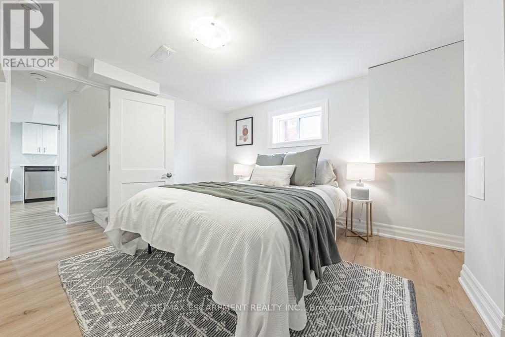 Photo 10 of Lower 587 Queensdale Avenue E, Hamilton ON