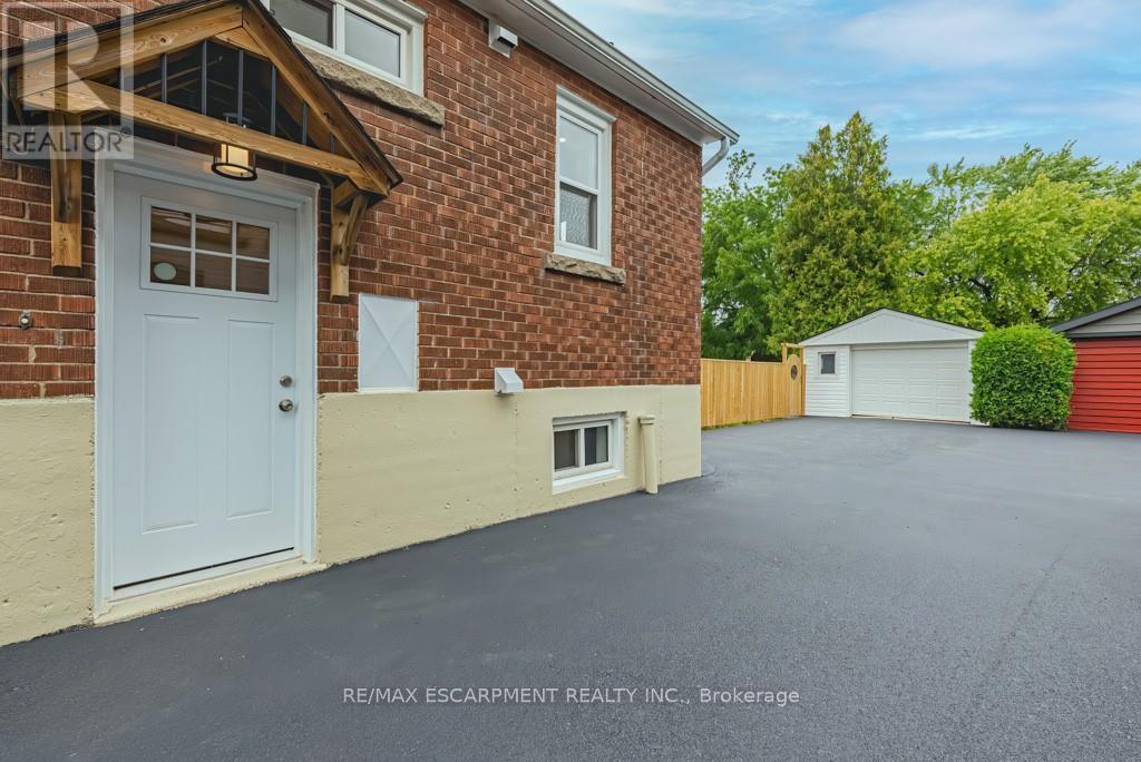 Photo 11 of Lower 587 Queensdale Avenue E, Hamilton ON