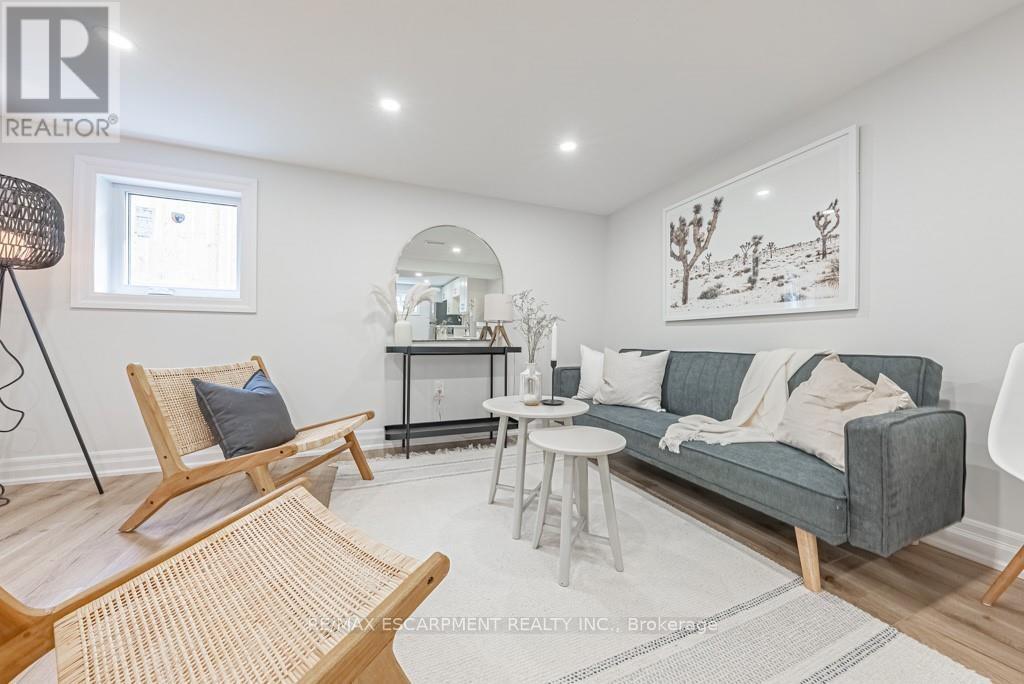 Photo 2 of Lower 587 Queensdale Avenue E, Hamilton ON