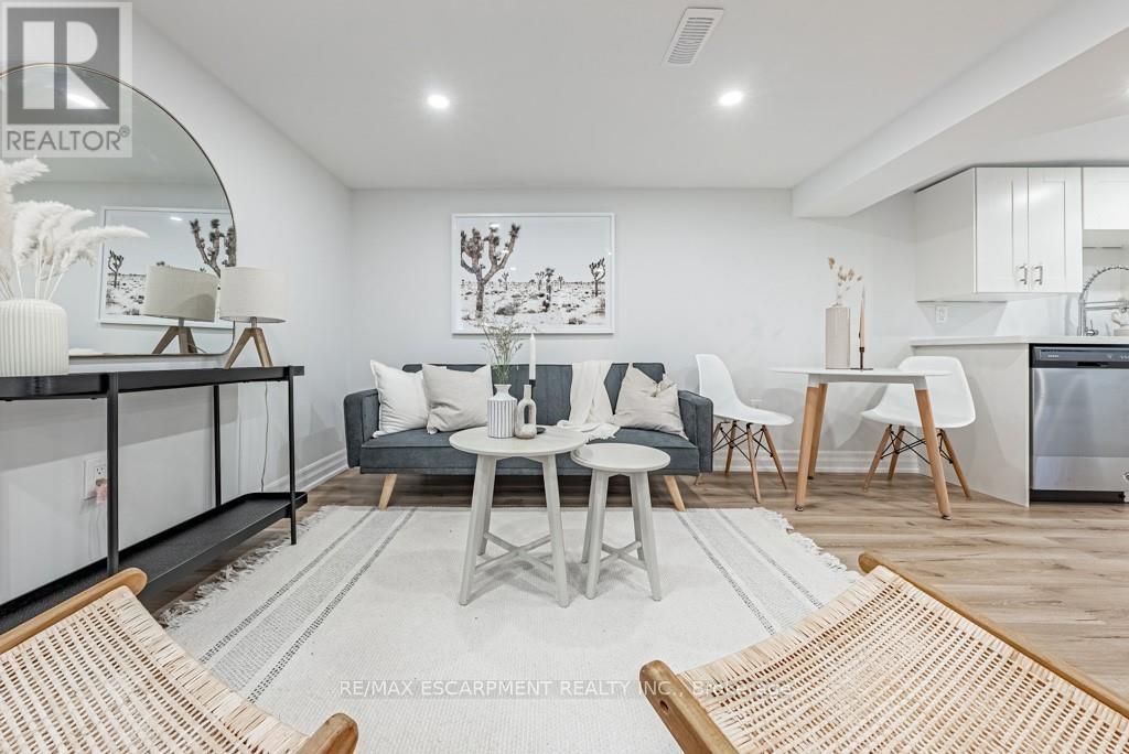 Photo 3 of Lower 587 Queensdale Avenue E, Hamilton ON