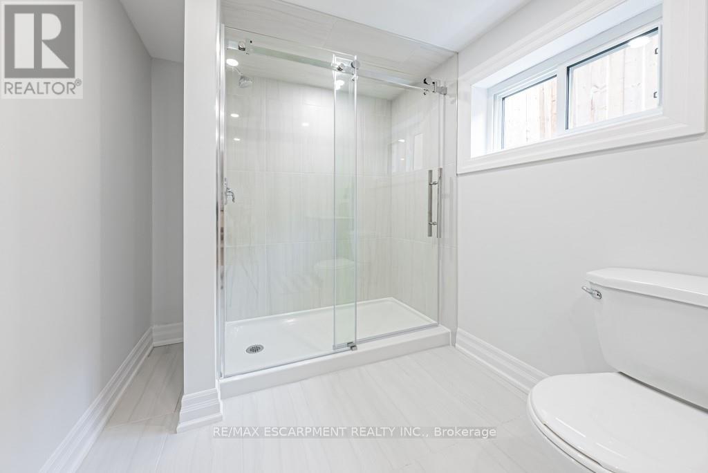 Photo 7 of Lower 587 Queensdale Avenue E, Hamilton ON
