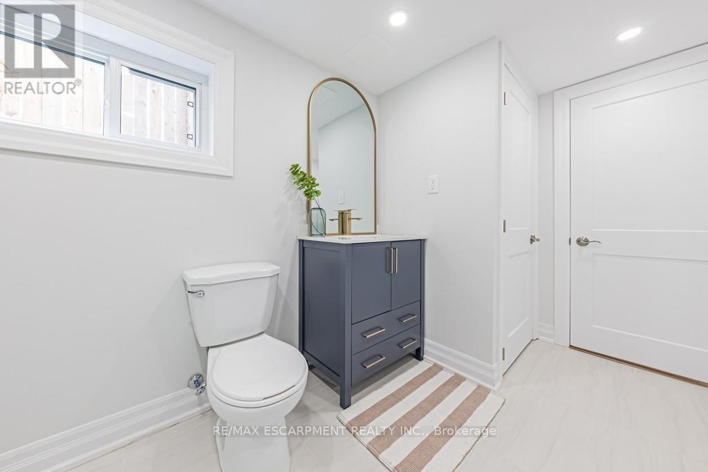 Photo 8 of Lower 587 Queensdale Avenue E, Hamilton ON