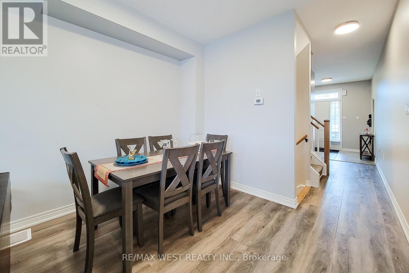Photo 19 of 13 Lindsay Way, Grimsby ON