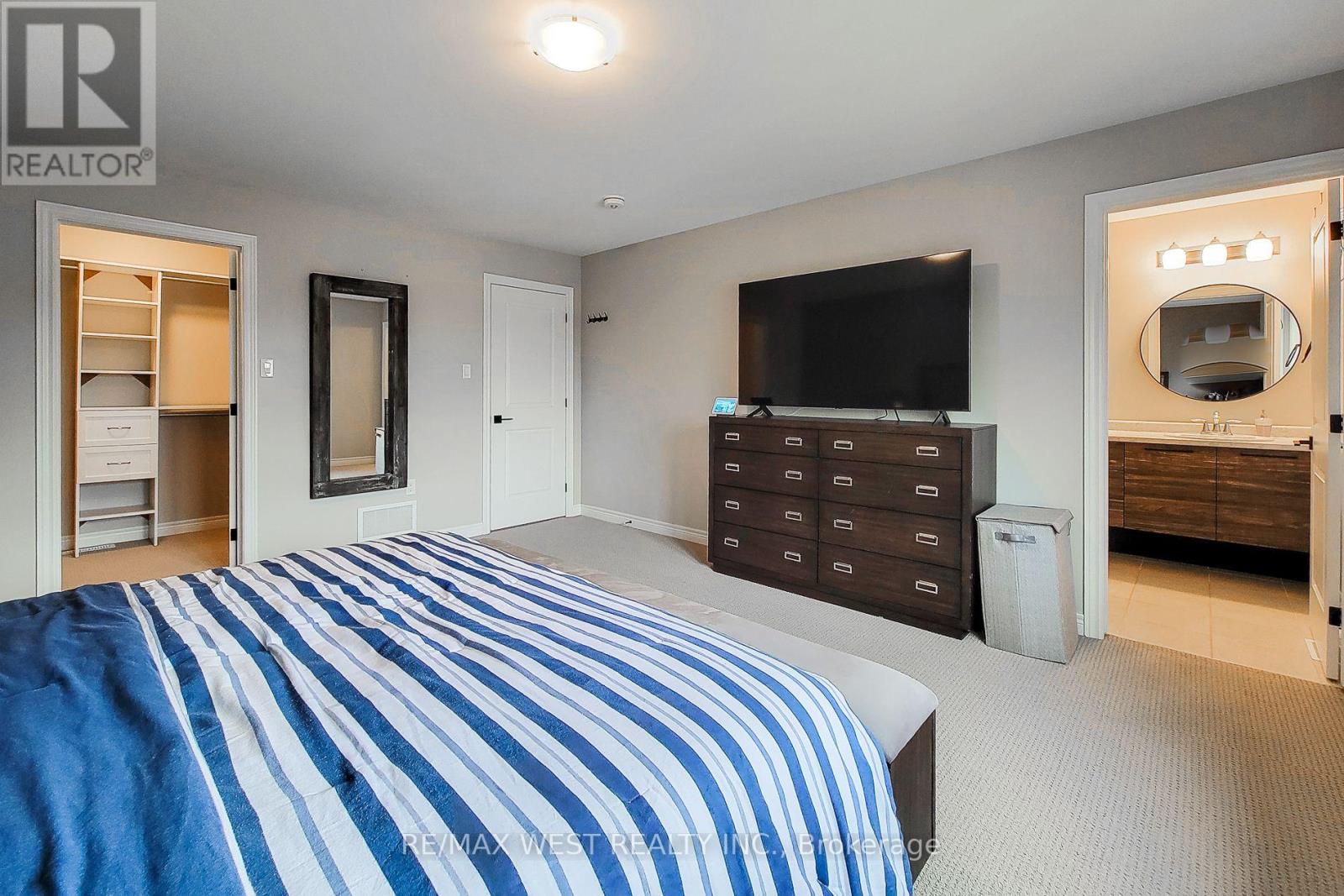 Photo 24 of 13 Lindsay Way, Grimsby ON