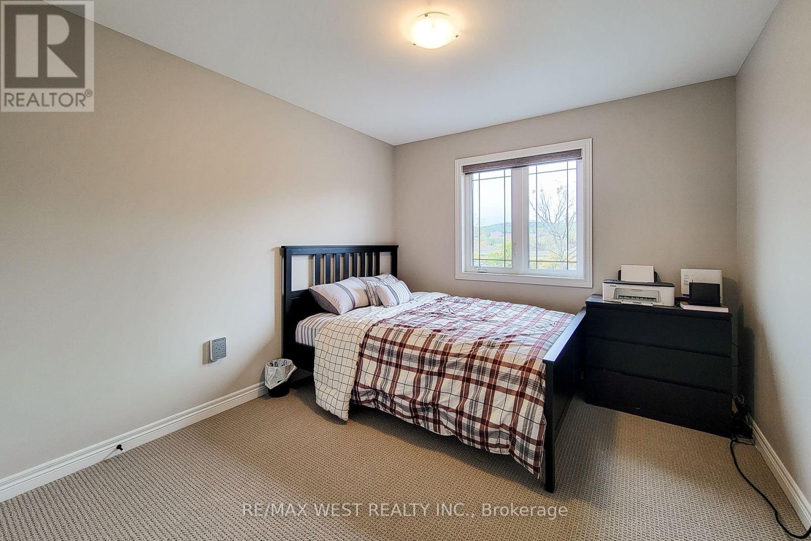 Photo 27 of 13 Lindsay Way, Grimsby ON