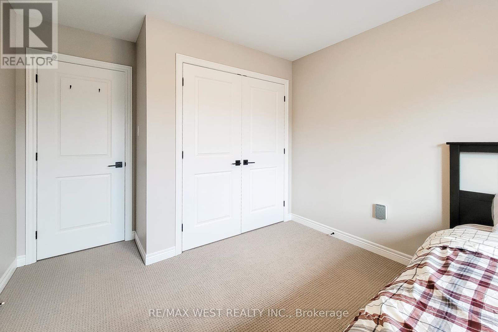 Photo 28 of 13 Lindsay Way, Grimsby ON