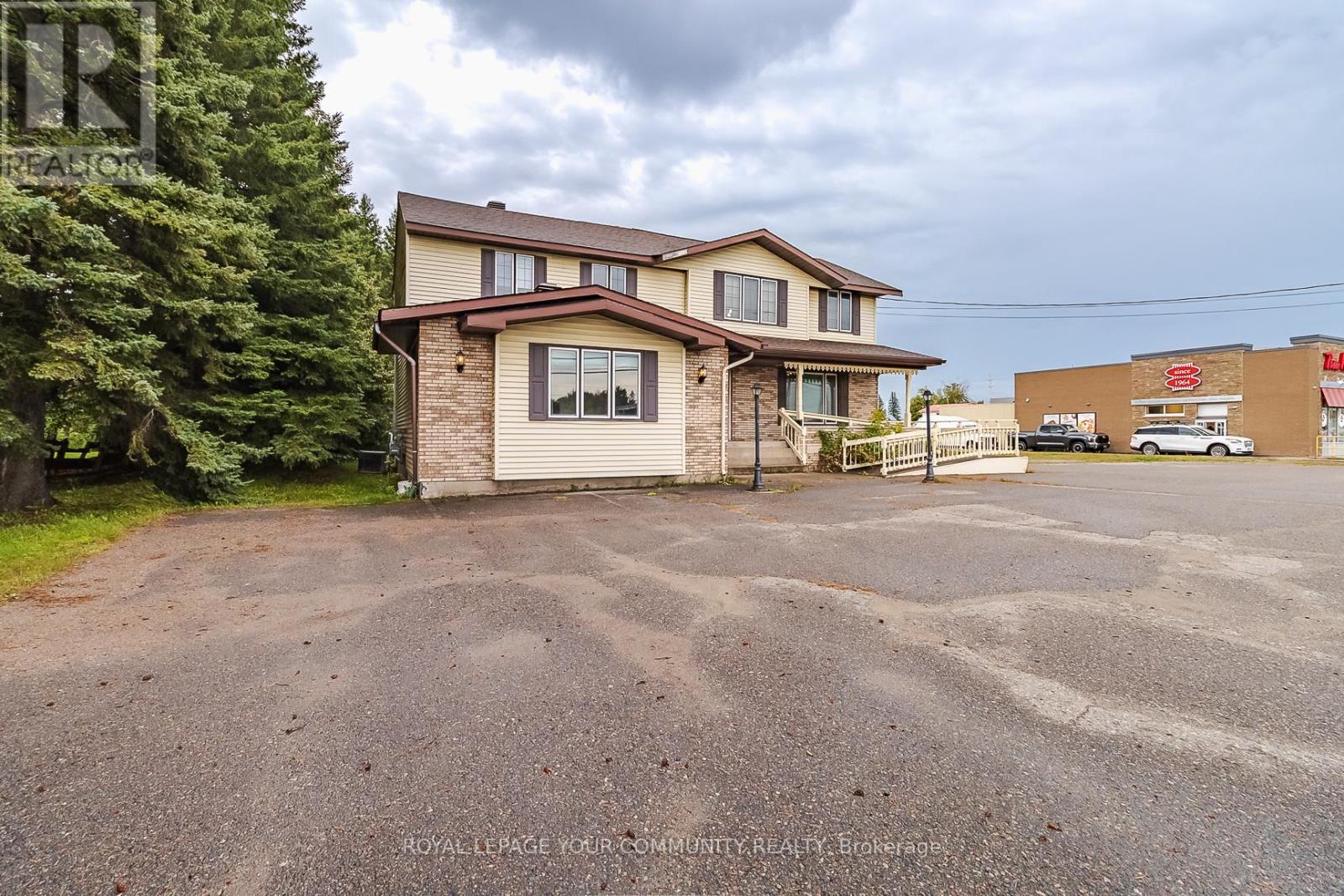 Photo 1 of 920 Great Northern Road, Sault Ste Marie ON