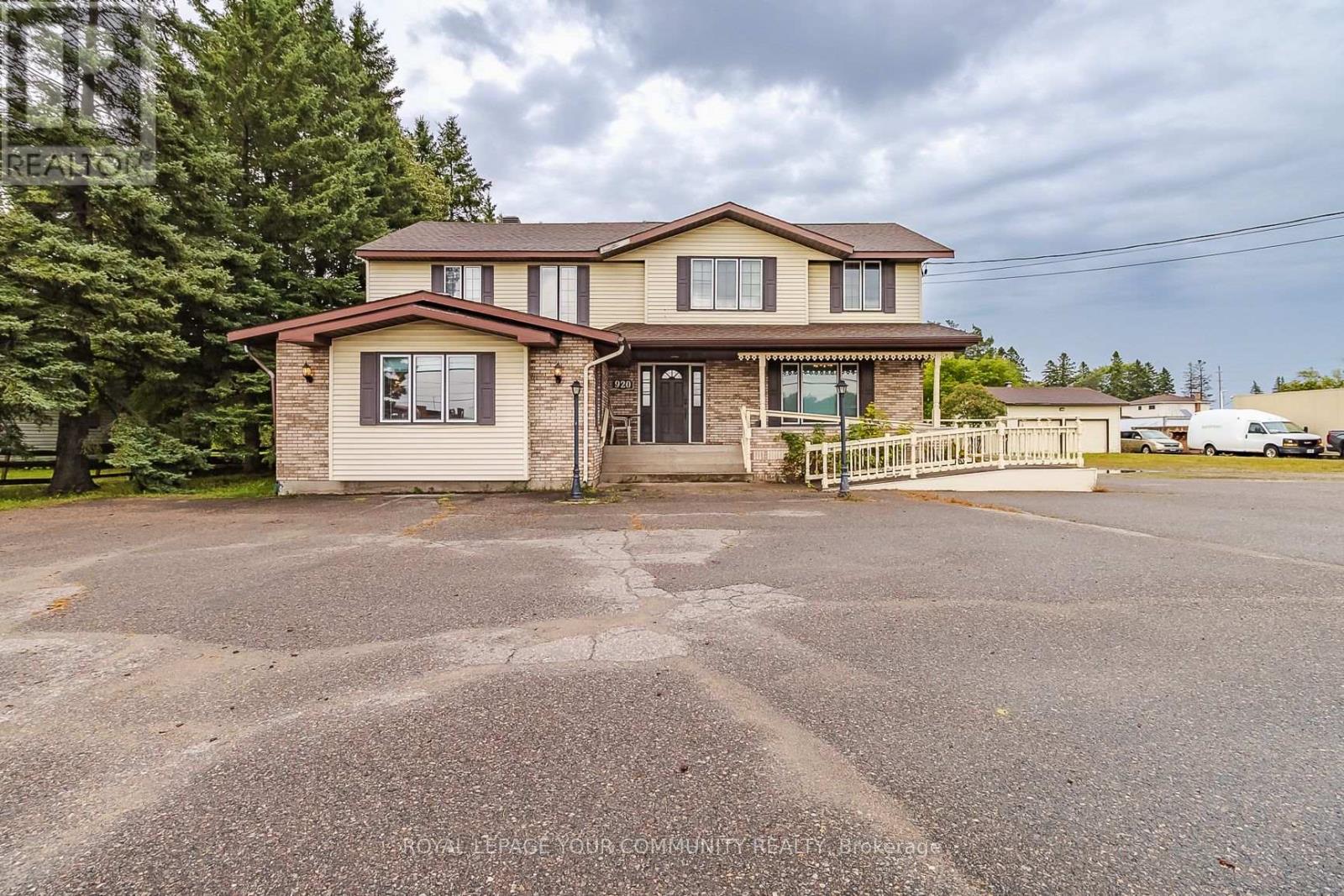 Photo 2 of 920 Great Northern Road, Sault Ste Marie ON