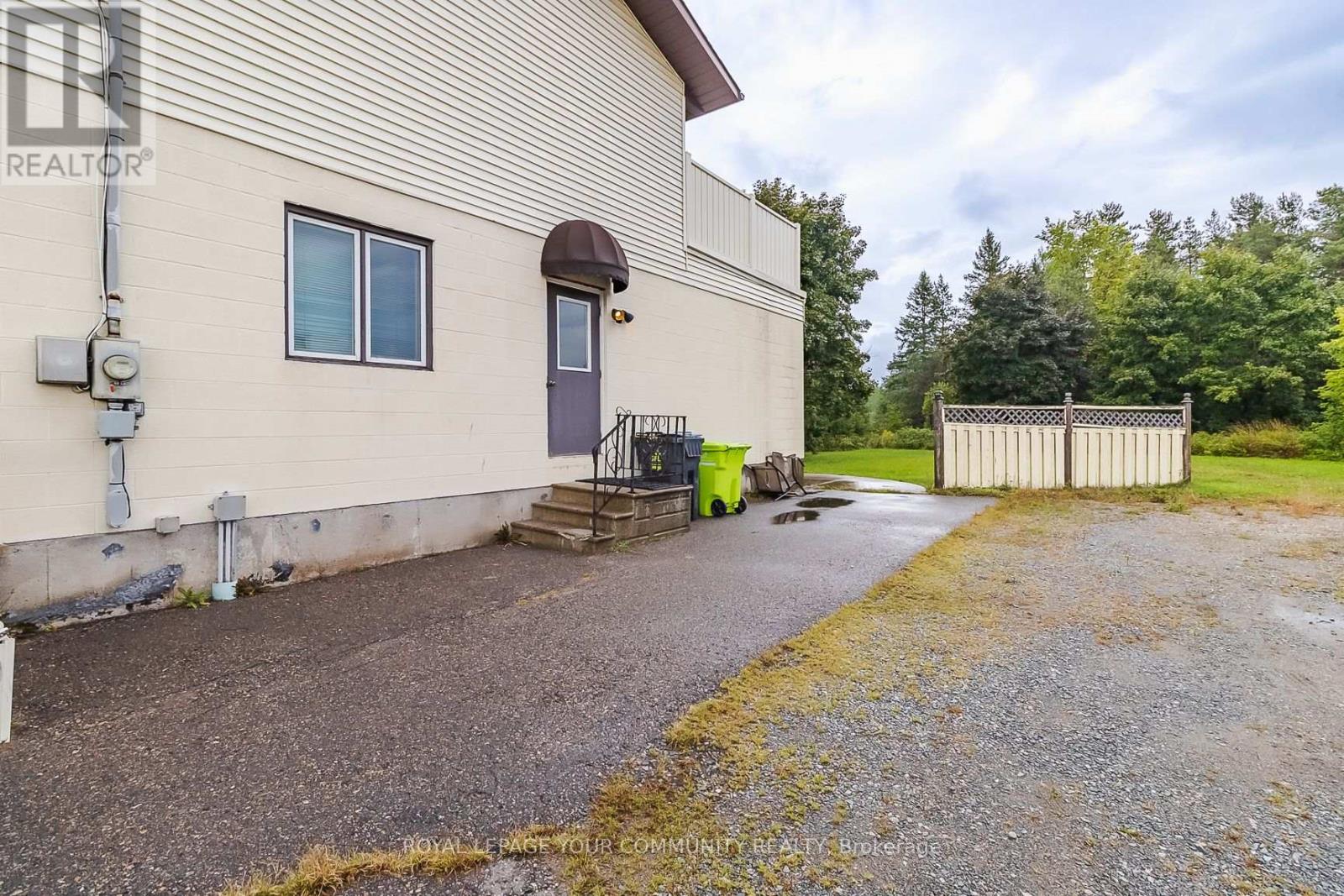 Photo 8 of 920 Great Northern Road, Sault Ste Marie ON