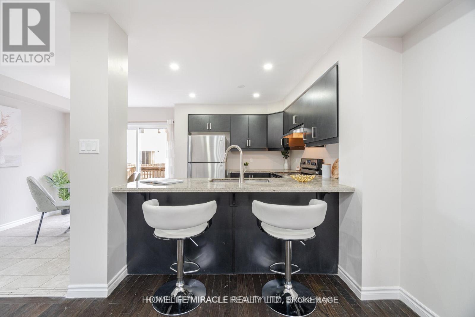 Photo 9 of 18 Kenridge Terrace, Hamilton ON