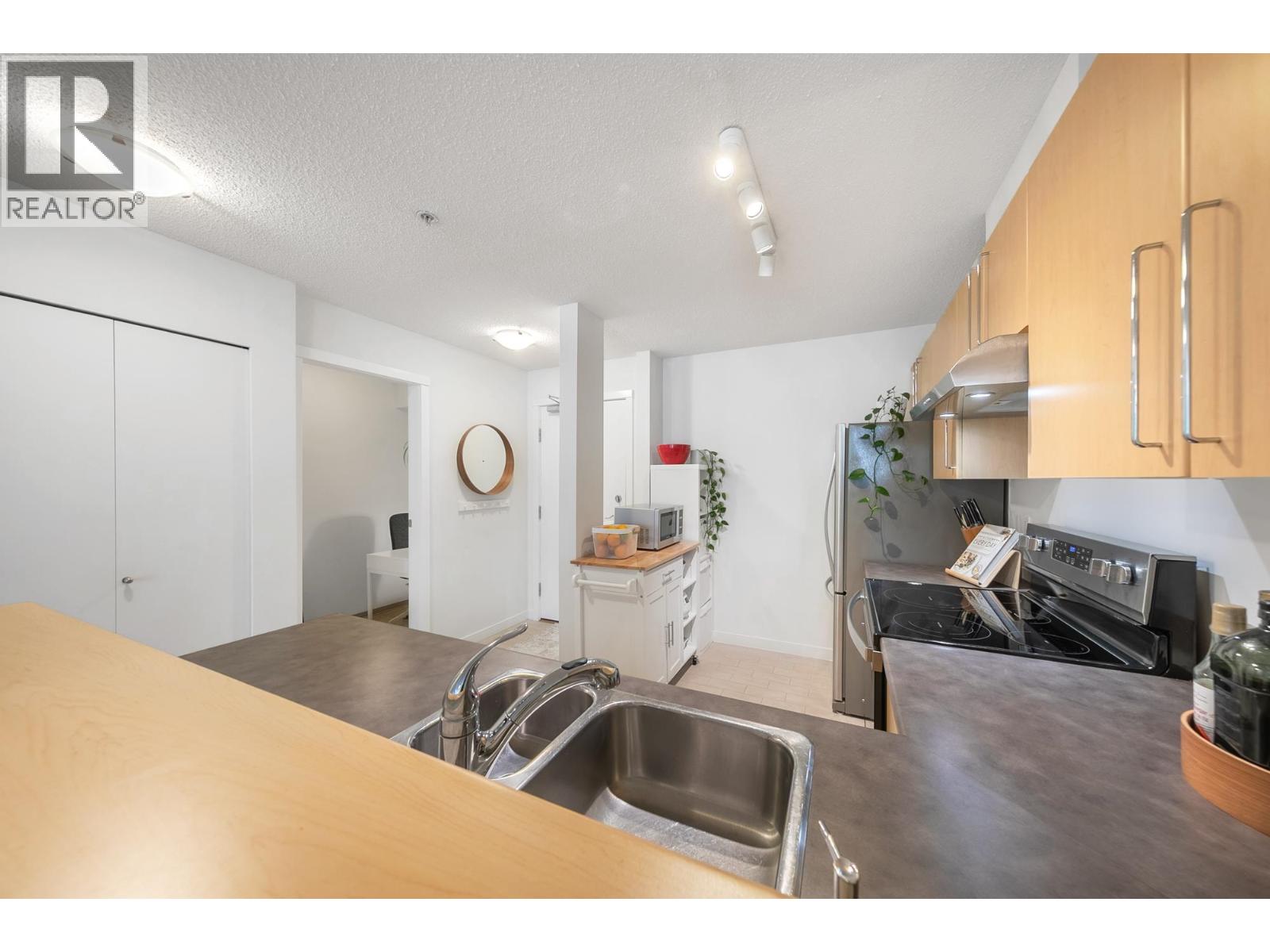 Photo 12 of 219 2768 Cranberry Drive, Vancouver BC
