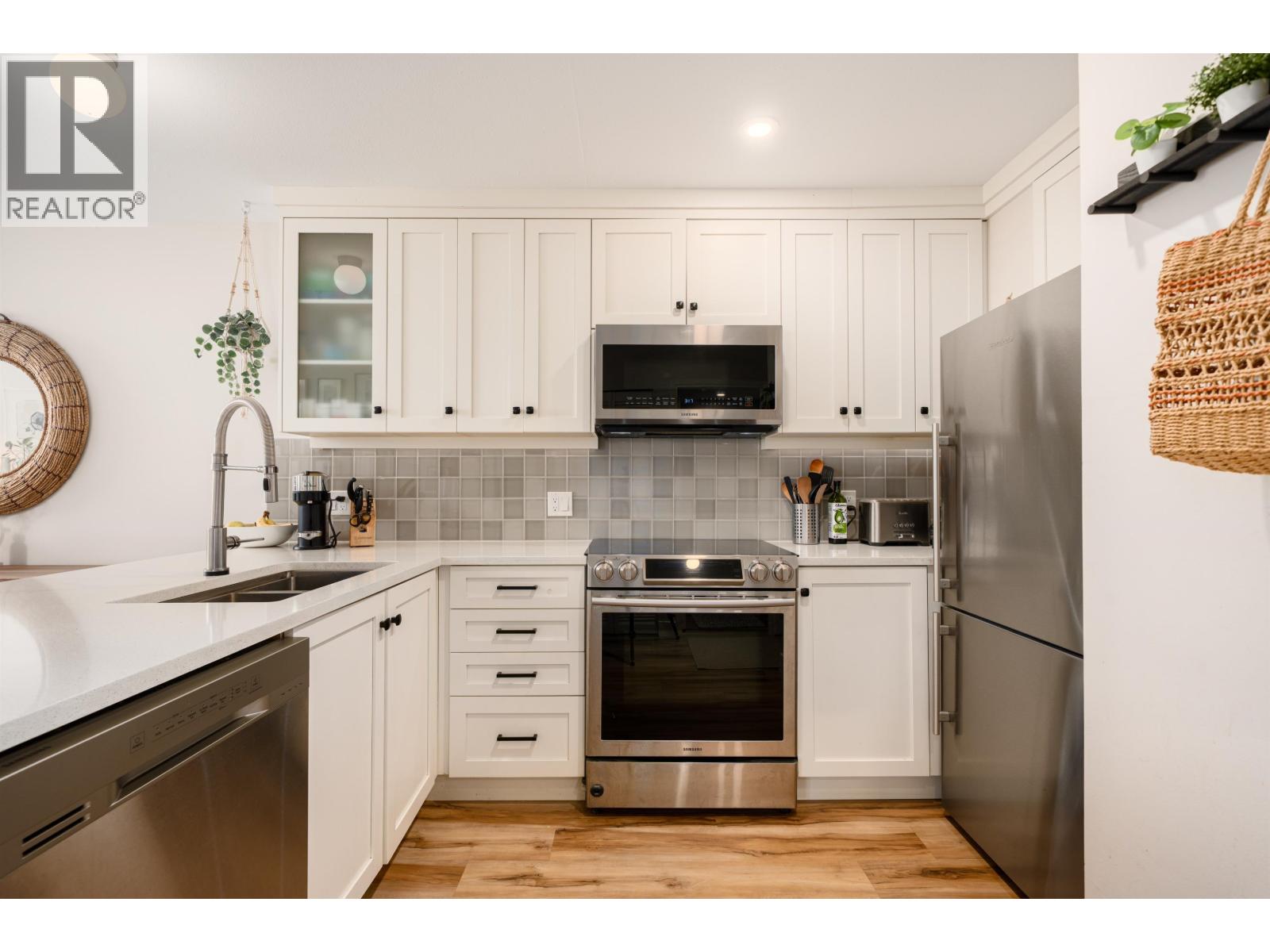 Photo 12 of 302 2333 Eton Street, Vancouver BC