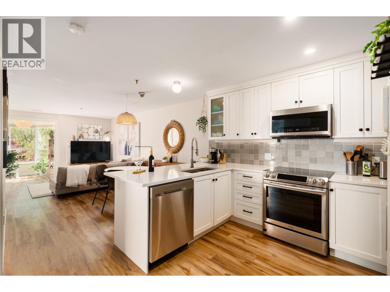 Photo 13 of 302 2333 Eton Street, Vancouver BC