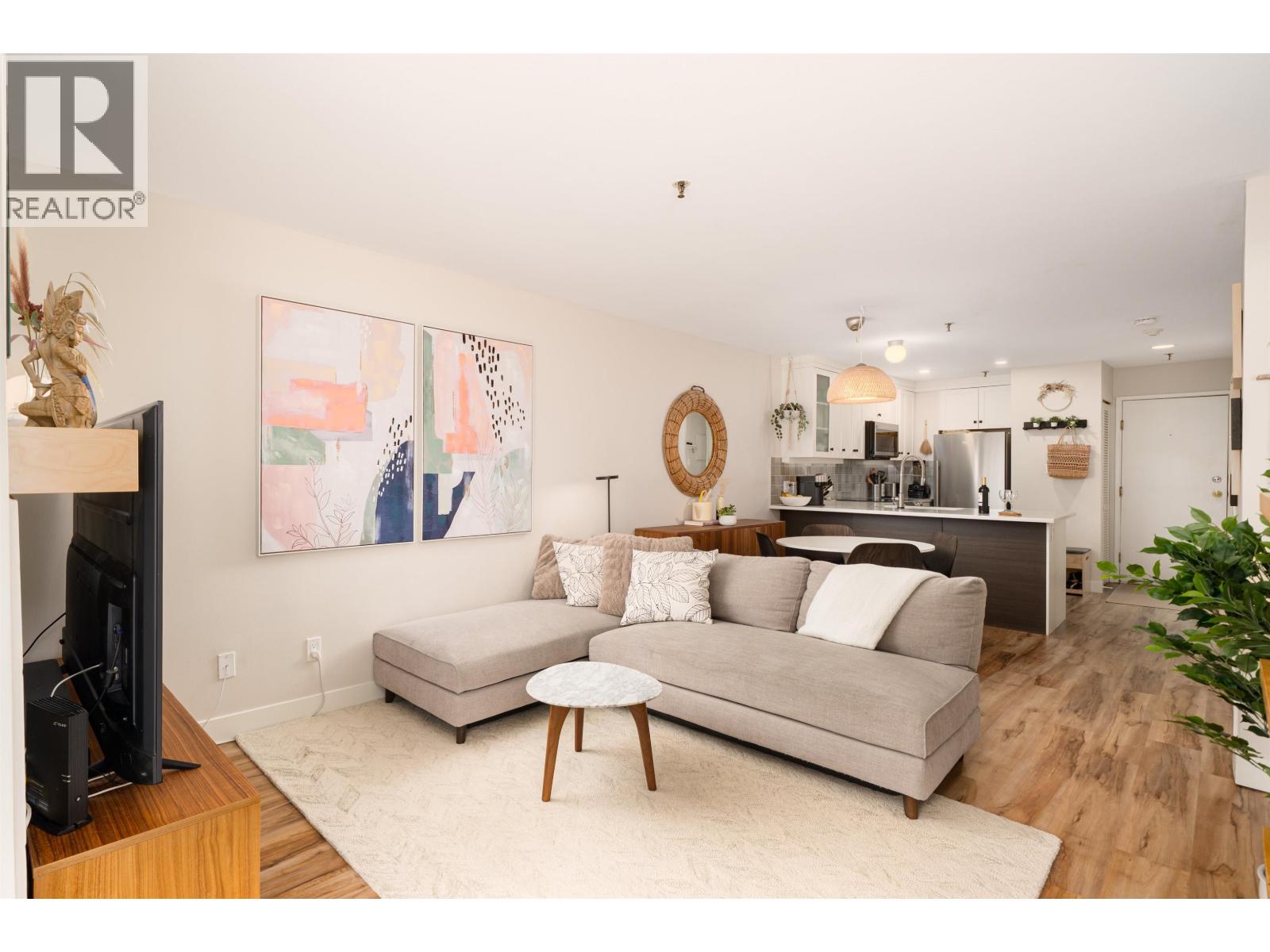 Photo 5 of 302 2333 Eton Street, Vancouver BC