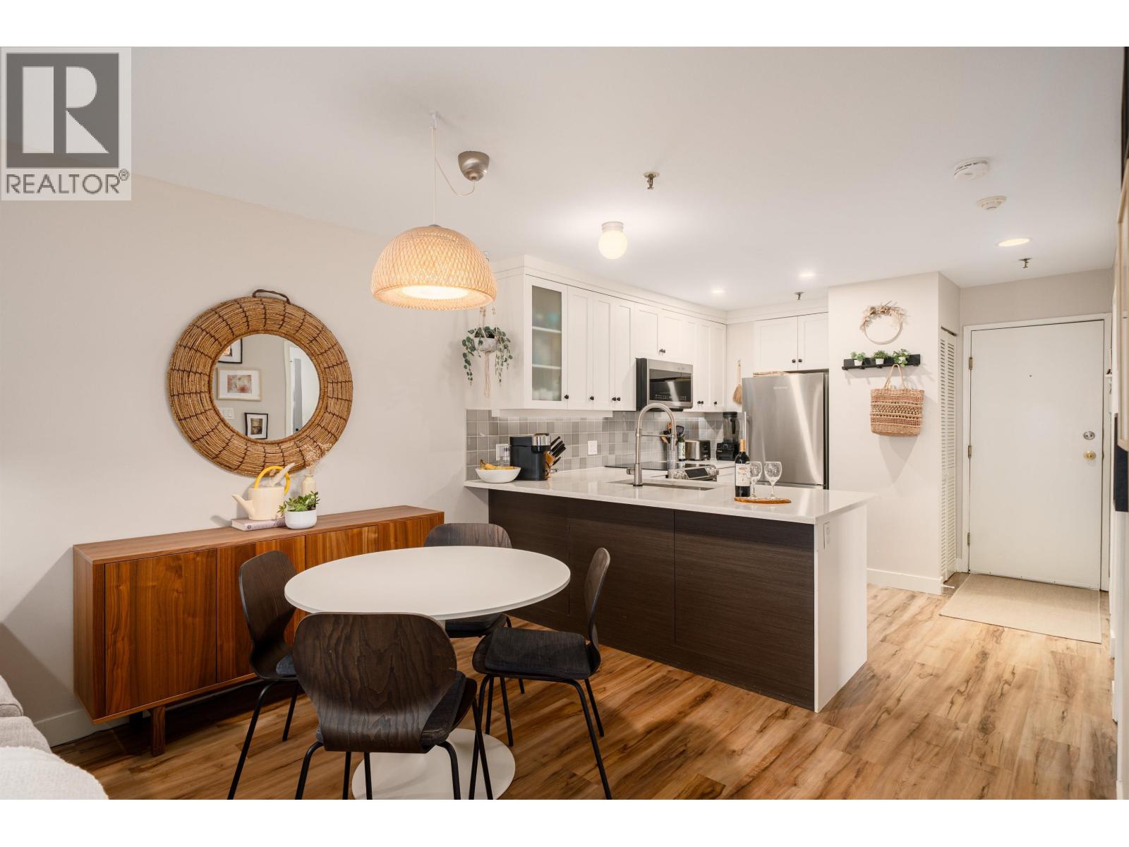 Photo 9 of 302 2333 Eton Street, Vancouver BC