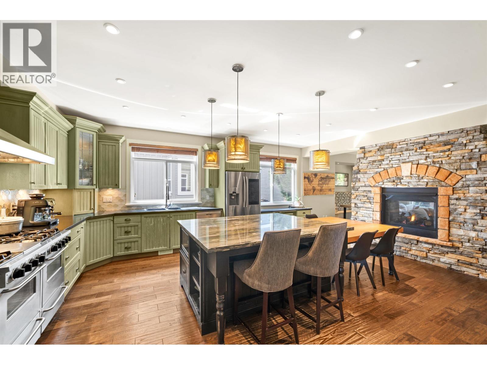 Photo 6 of 2867 Mclaren Court, Coquitlam BC