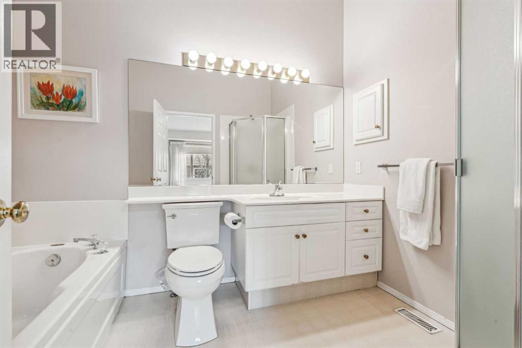 Photo 20 of 76 Christie Gardens Sw, Calgary AB