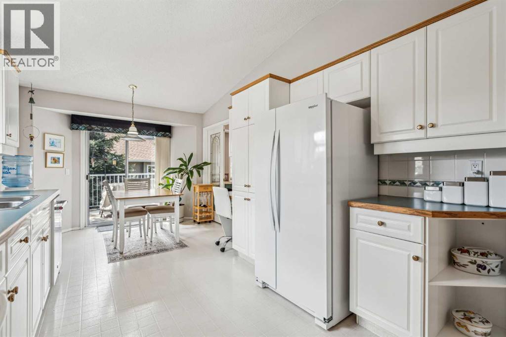 Photo 13 of 76 Christie Gardens Sw, Calgary AB