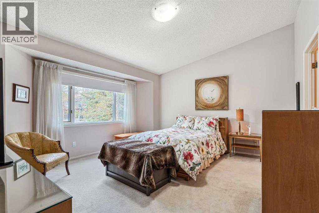 Photo 18 of 76 Christie Gardens Sw, Calgary AB