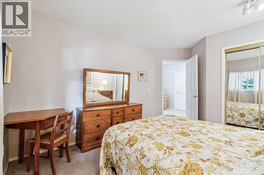 Photo 37 of 76 Christie Gardens Sw, Calgary AB
