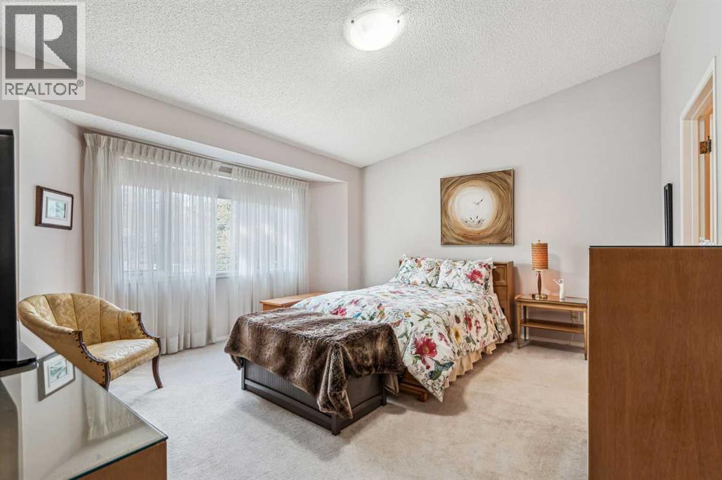 Photo 17 of 76 Christie Gardens Sw, Calgary AB