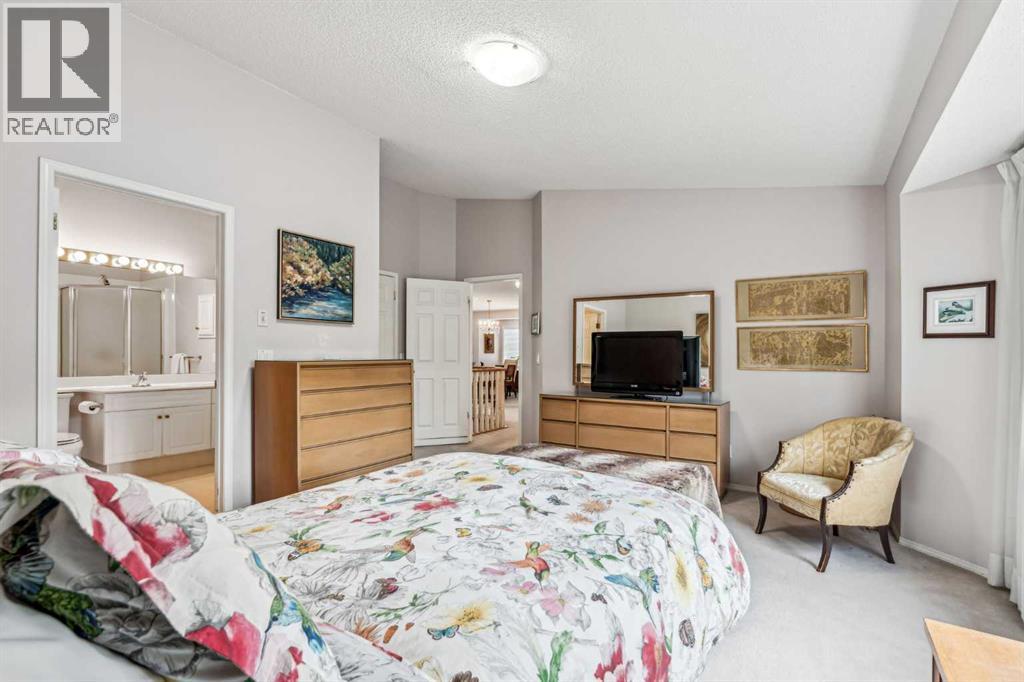 Photo 19 of 76 Christie Gardens Sw, Calgary AB