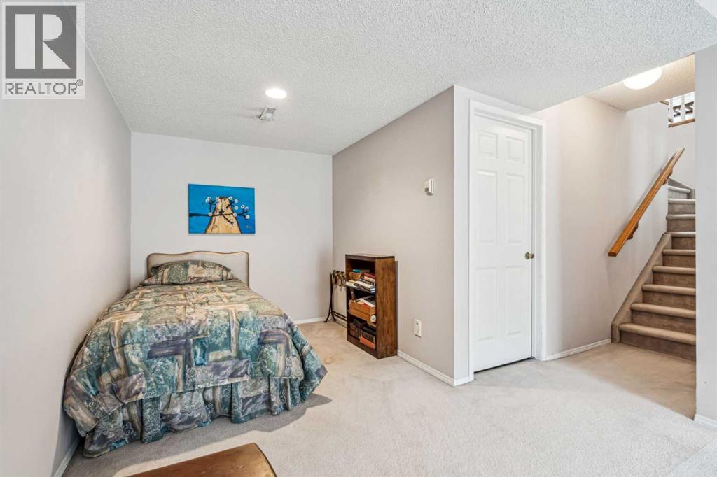 Photo 35 of 76 Christie Gardens Sw, Calgary AB