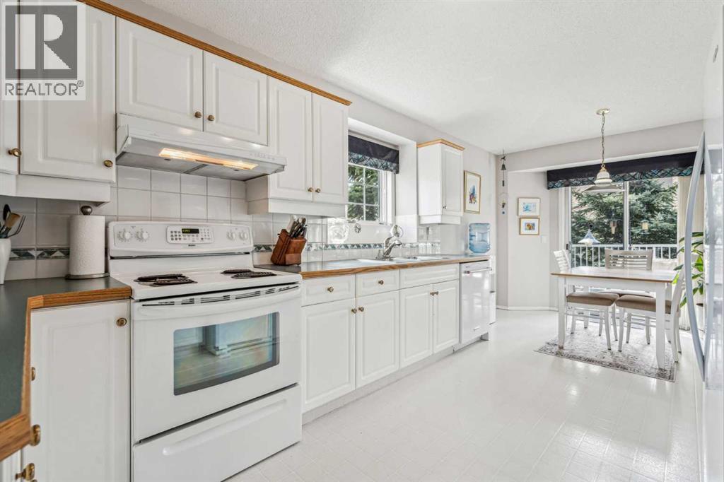 Photo 11 of 76 Christie Gardens Sw, Calgary AB