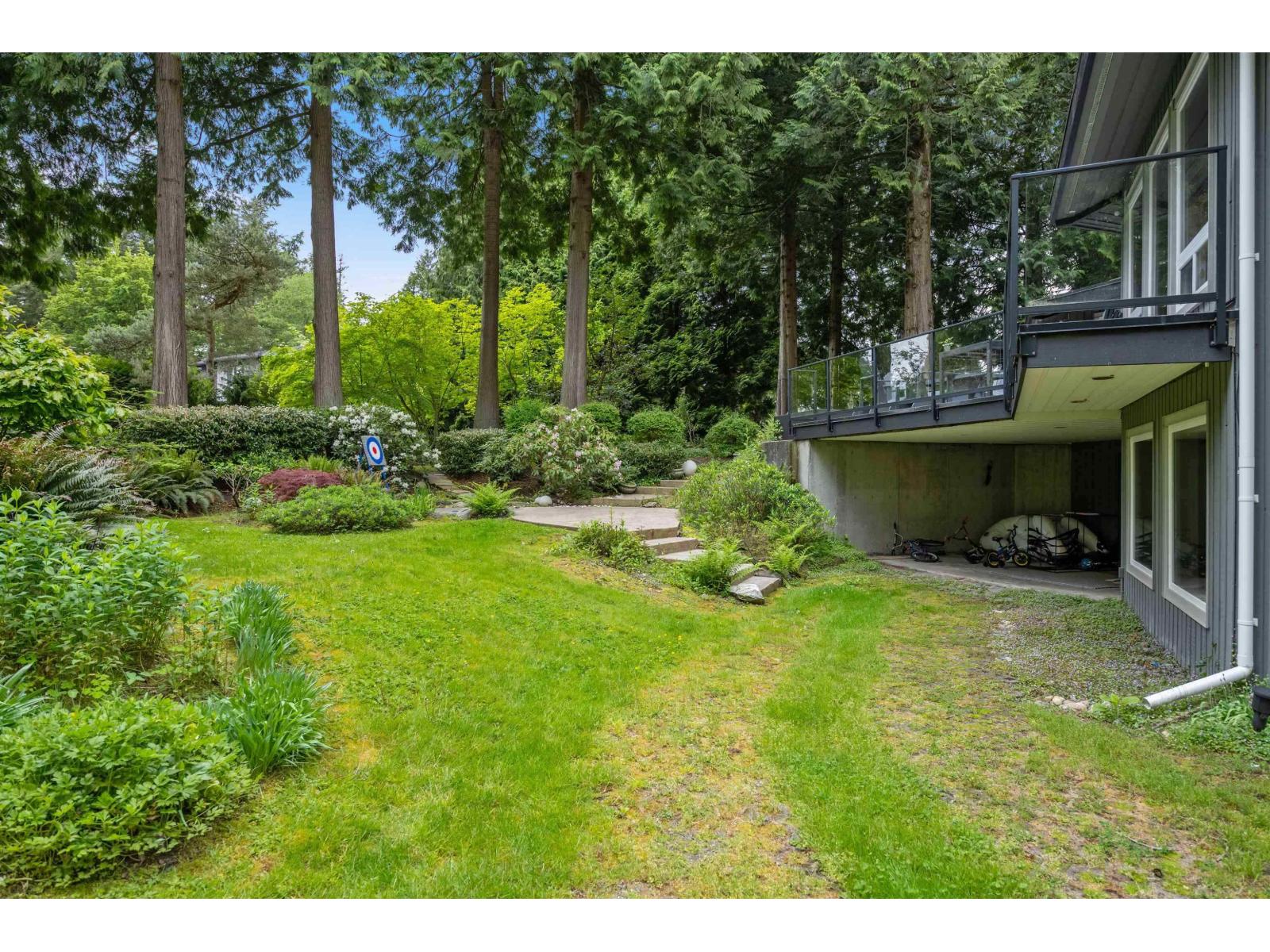 Photo 12 of 13538 20 Avenue, Surrey BC