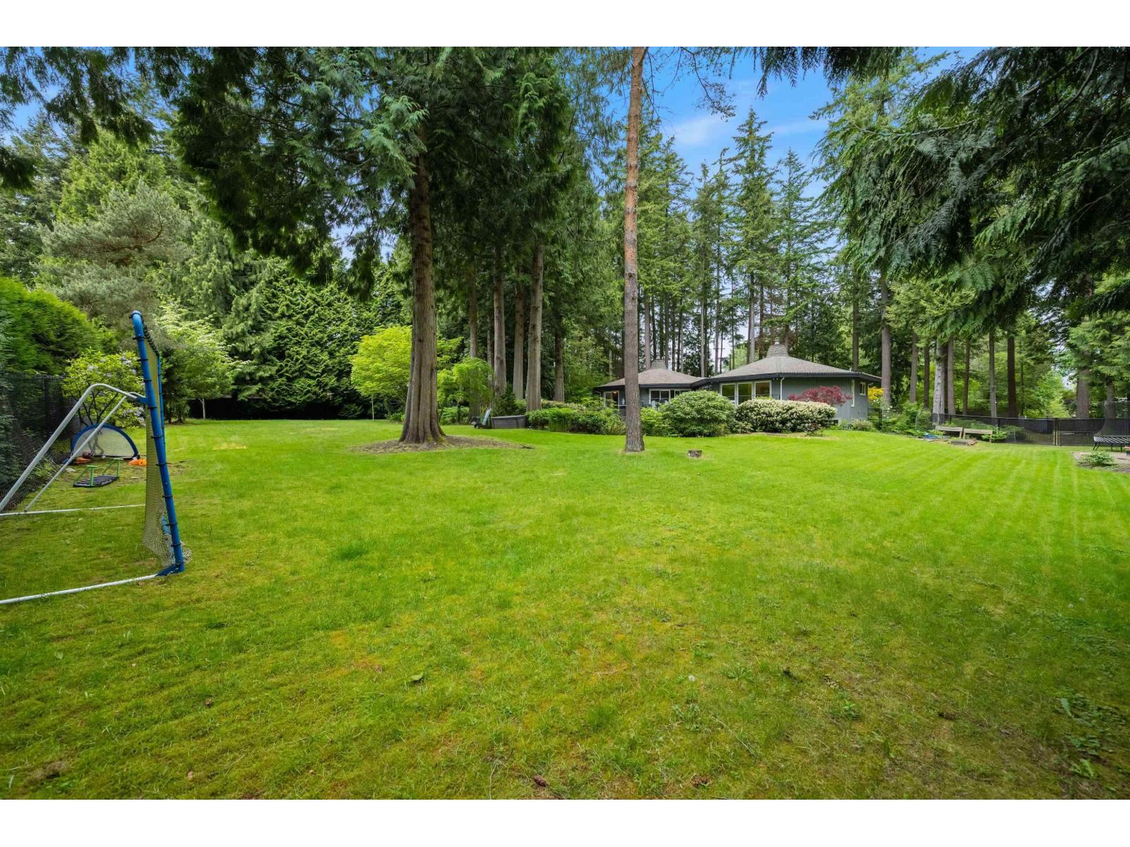 Photo 6 of 13538 20 Avenue, Surrey BC