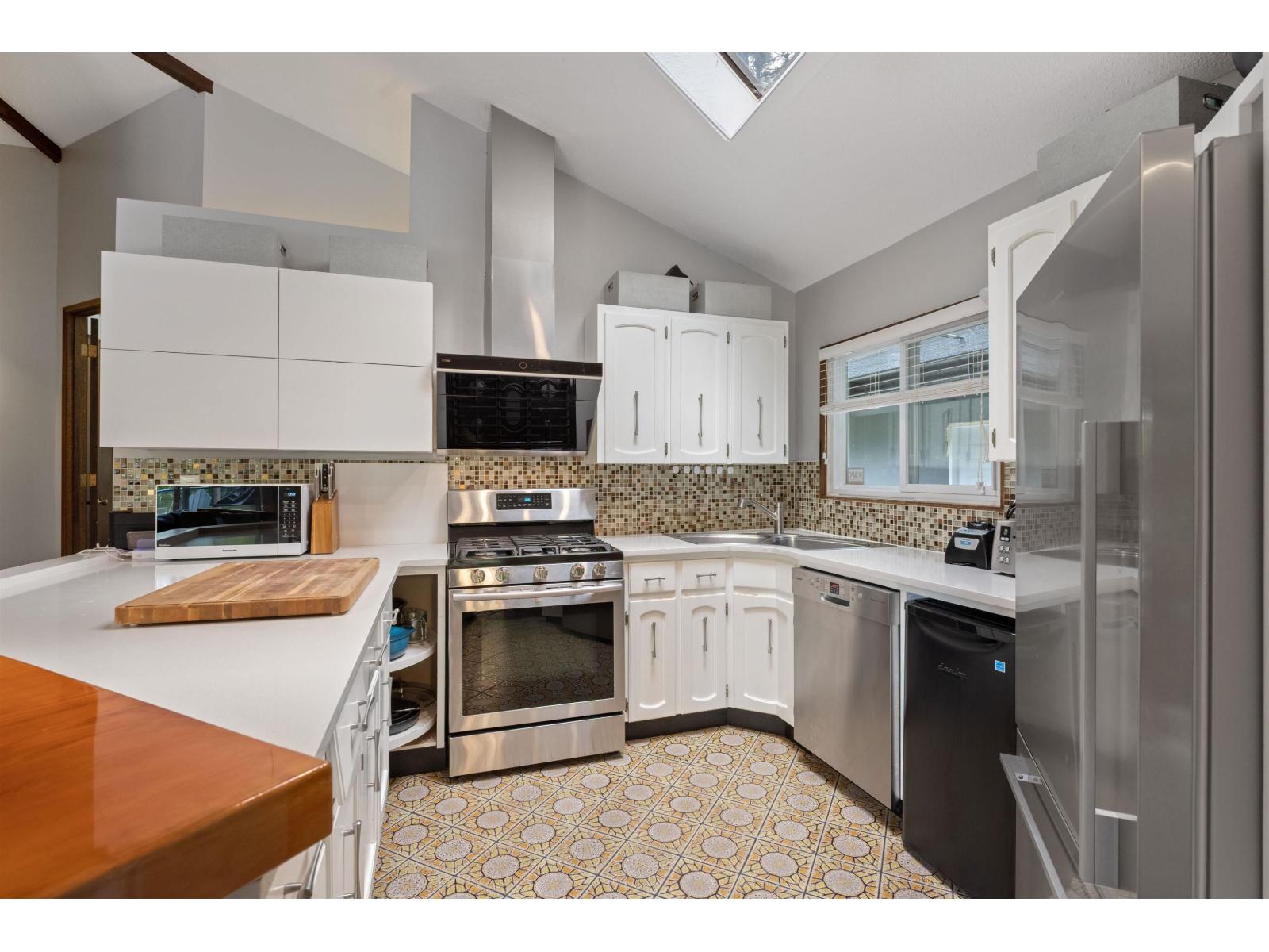 Photo 21 of 13538 20 Avenue, Surrey BC