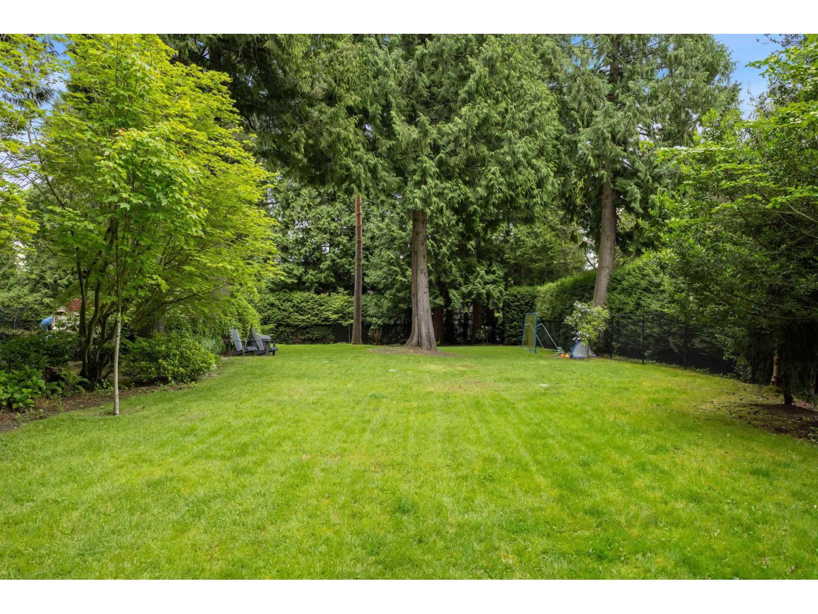 Photo 8 of 13538 20 Avenue, Surrey BC