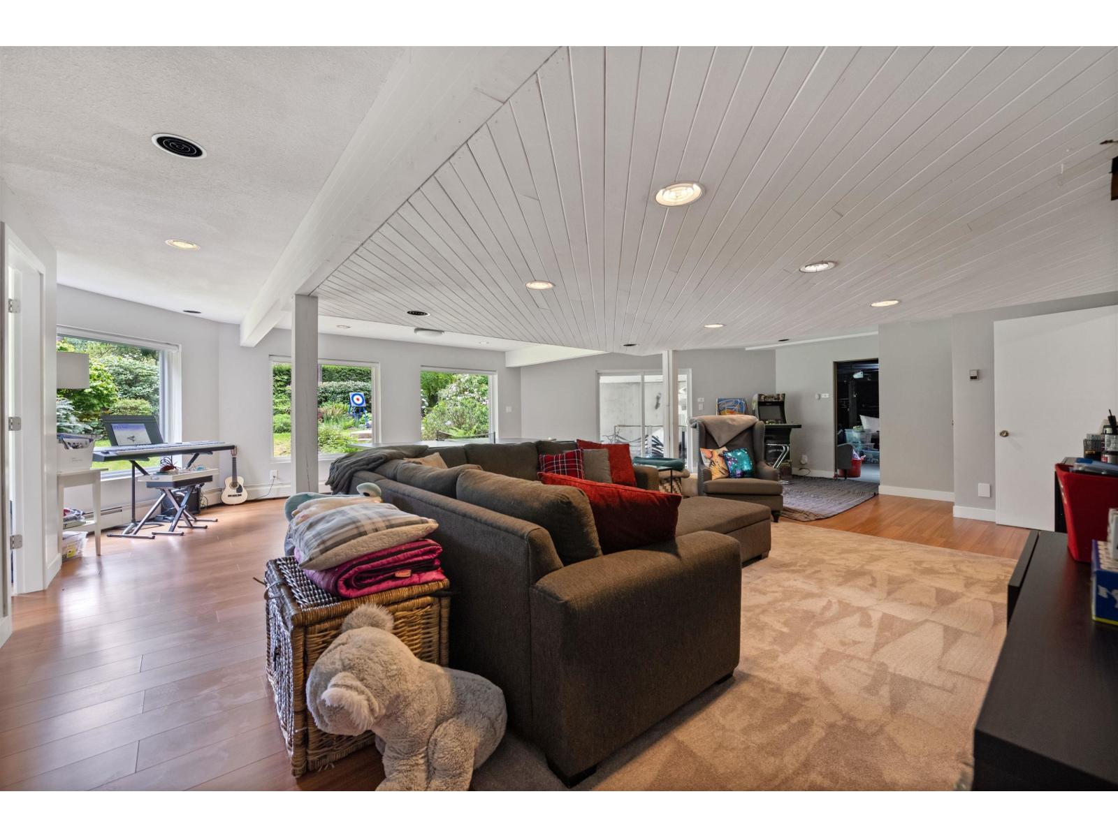 Photo 34 of 13538 20 Avenue, Surrey BC