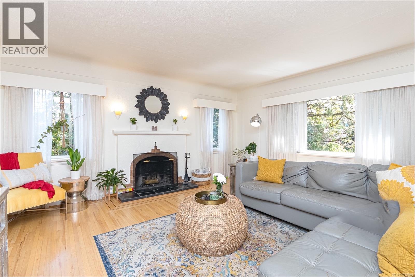 Photo 1 of 3074 Colquitz Ave, Saanich BC
