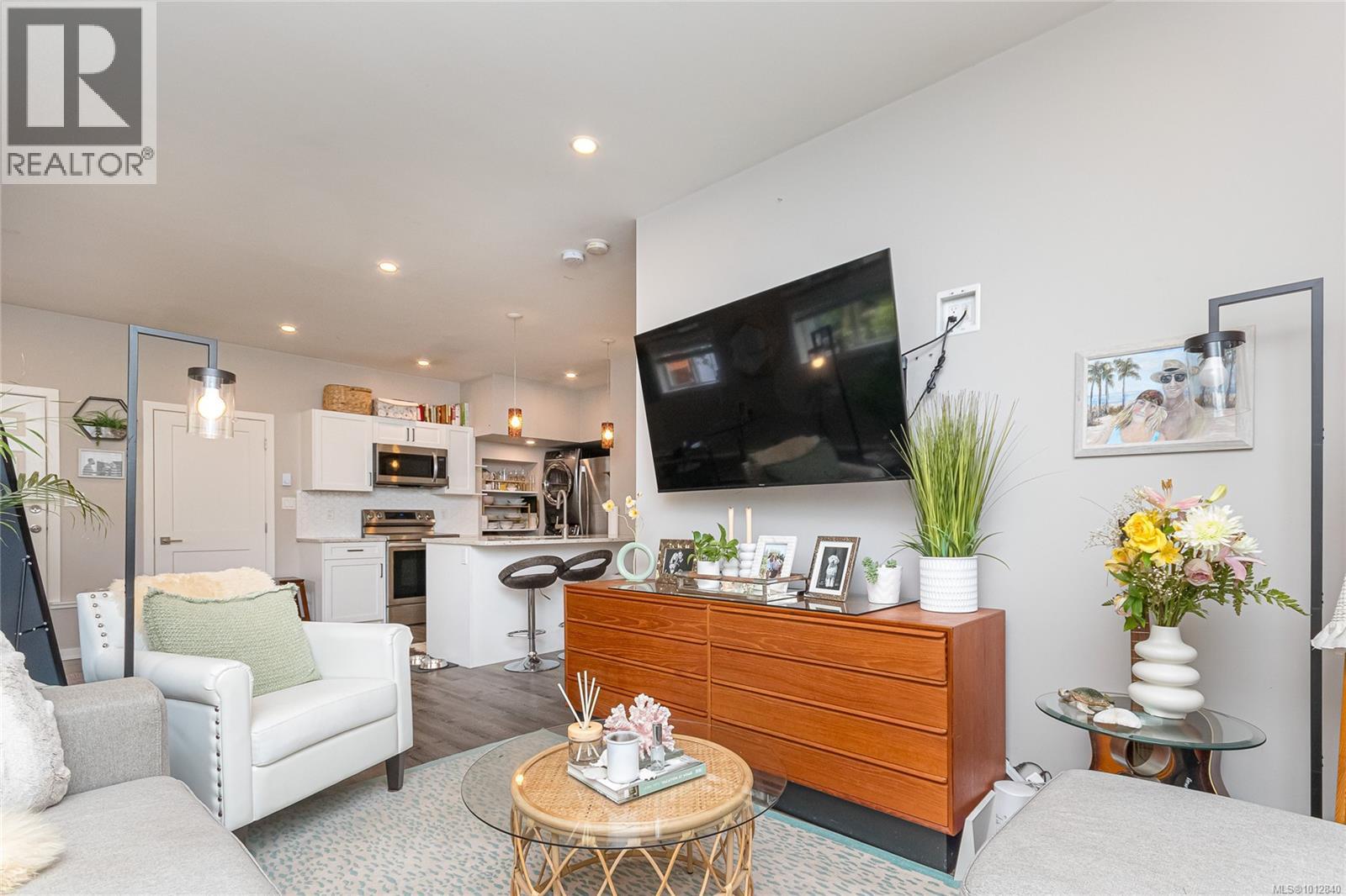 Photo 28 of 3074 Colquitz Ave, Saanich BC