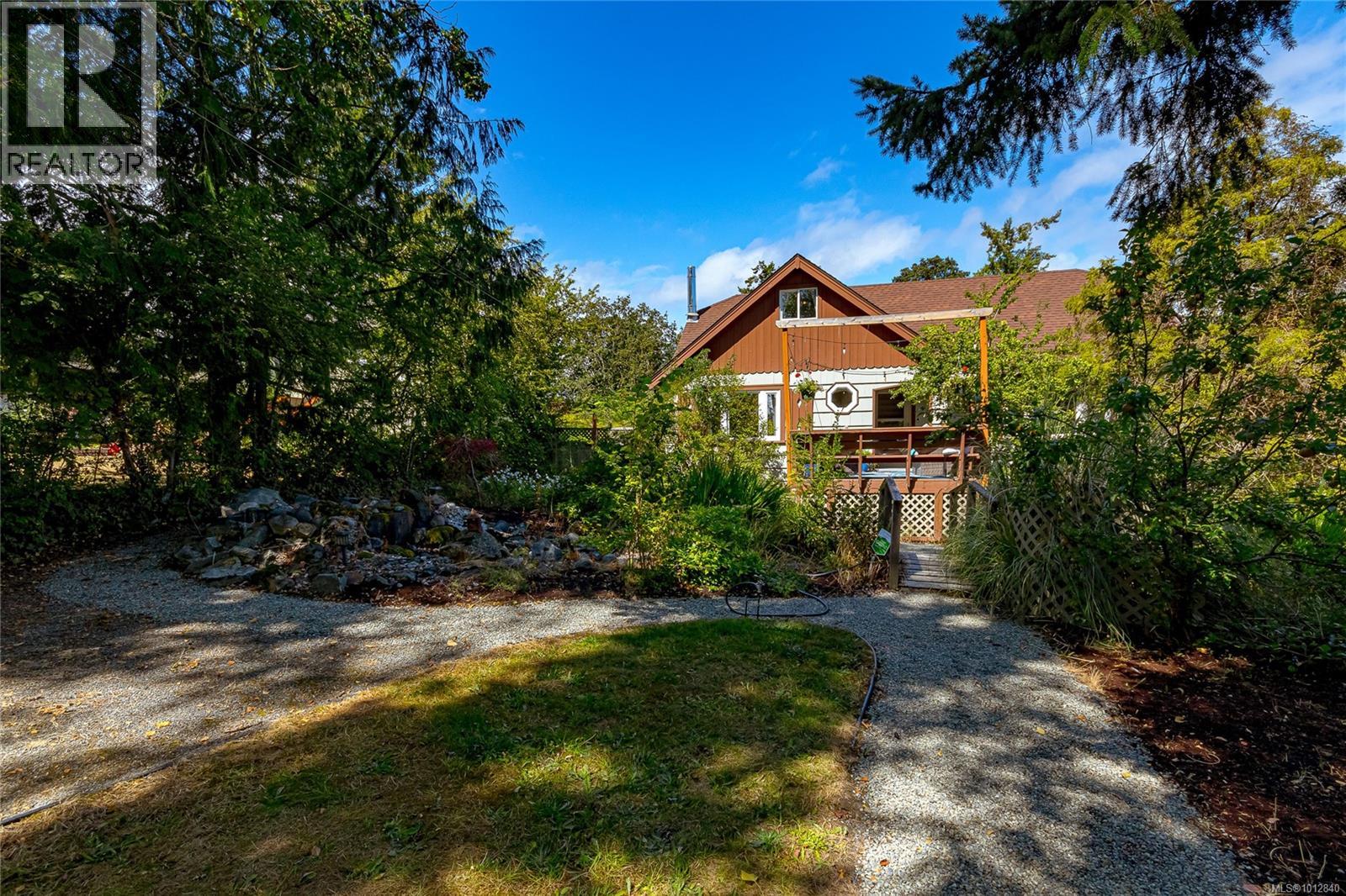 Photo 34 of 3074 Colquitz Ave, Saanich BC