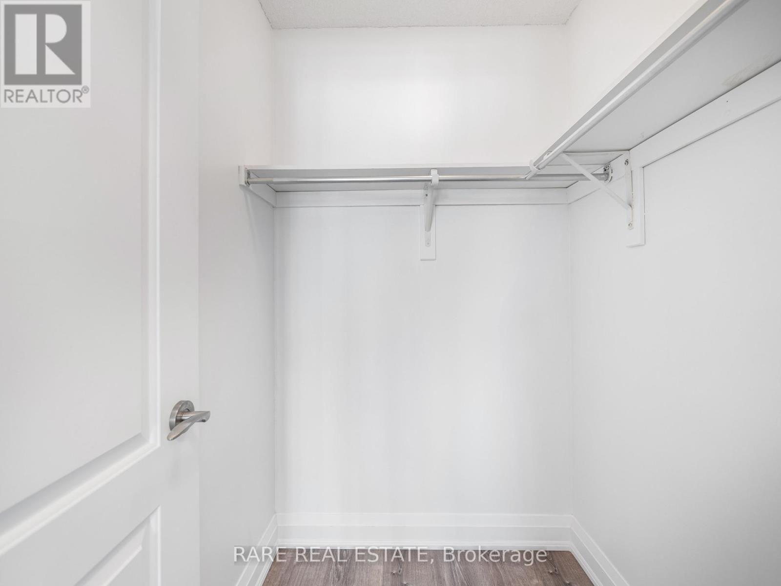 Photo 12 of 908 20 North Park Road, Vaughan ON