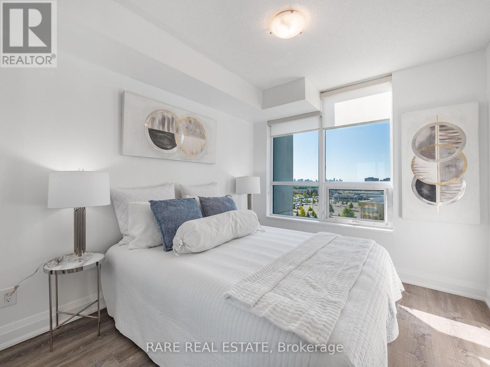 Photo 14 of 908 20 North Park Road, Vaughan ON