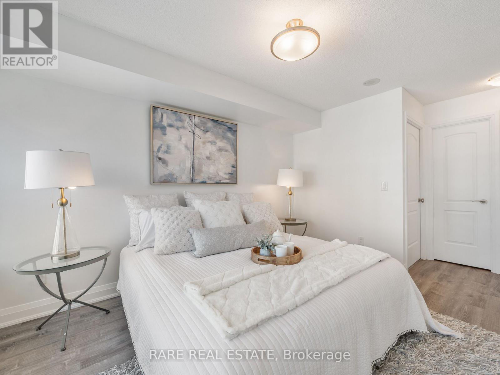 Photo 11 of 908 20 North Park Road, Vaughan ON