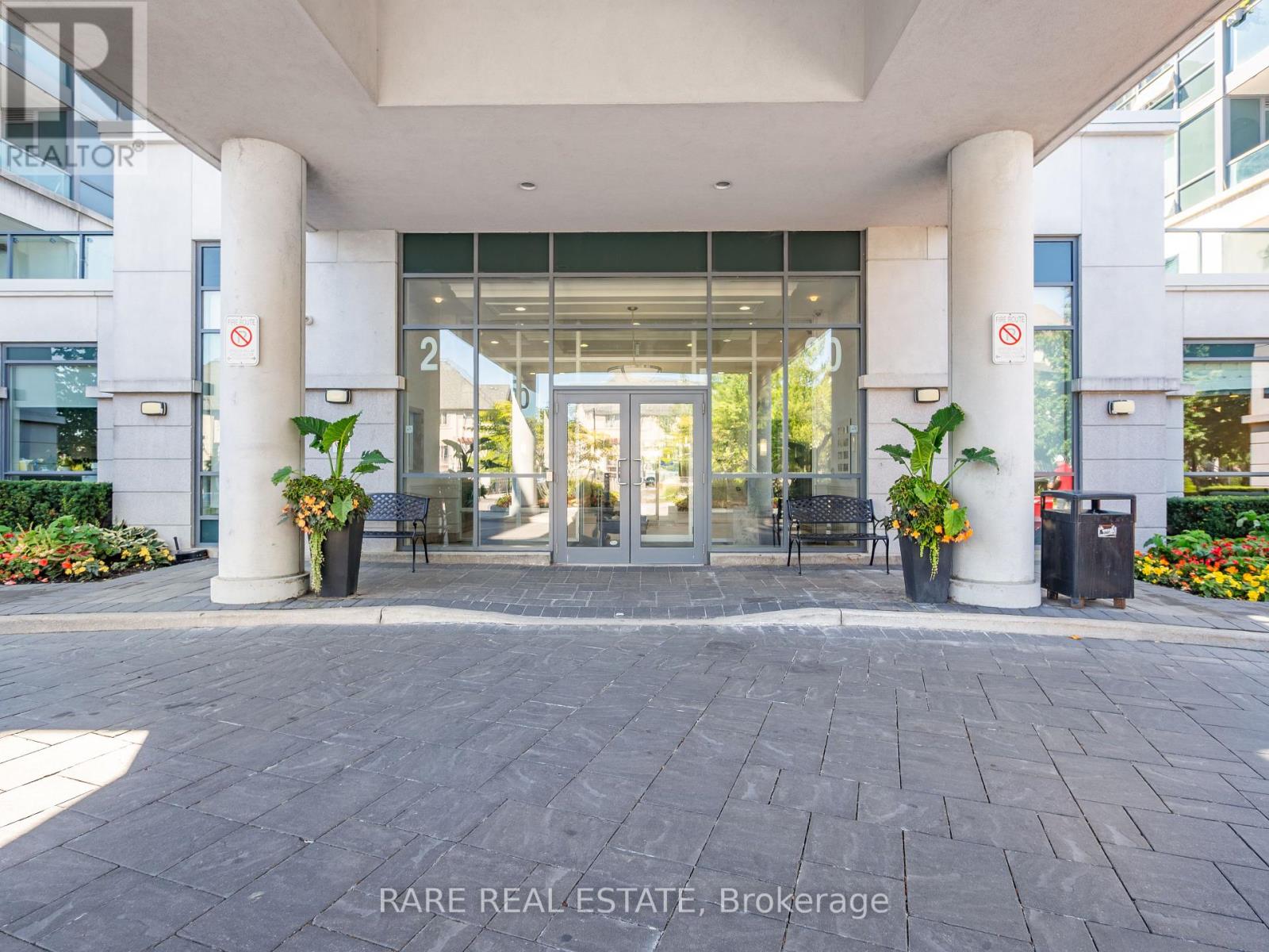 Photo 21 of 908 20 North Park Road, Vaughan ON