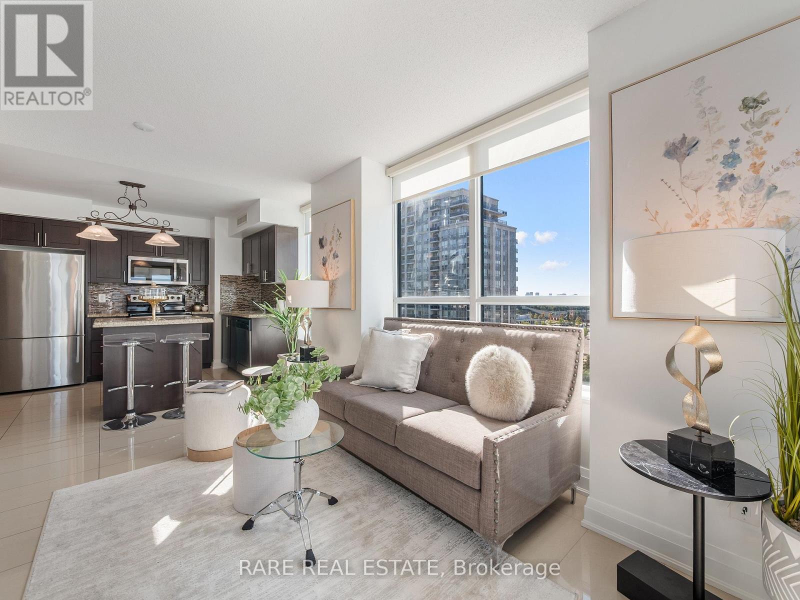 Photo 9 of 908 20 North Park Road, Vaughan ON