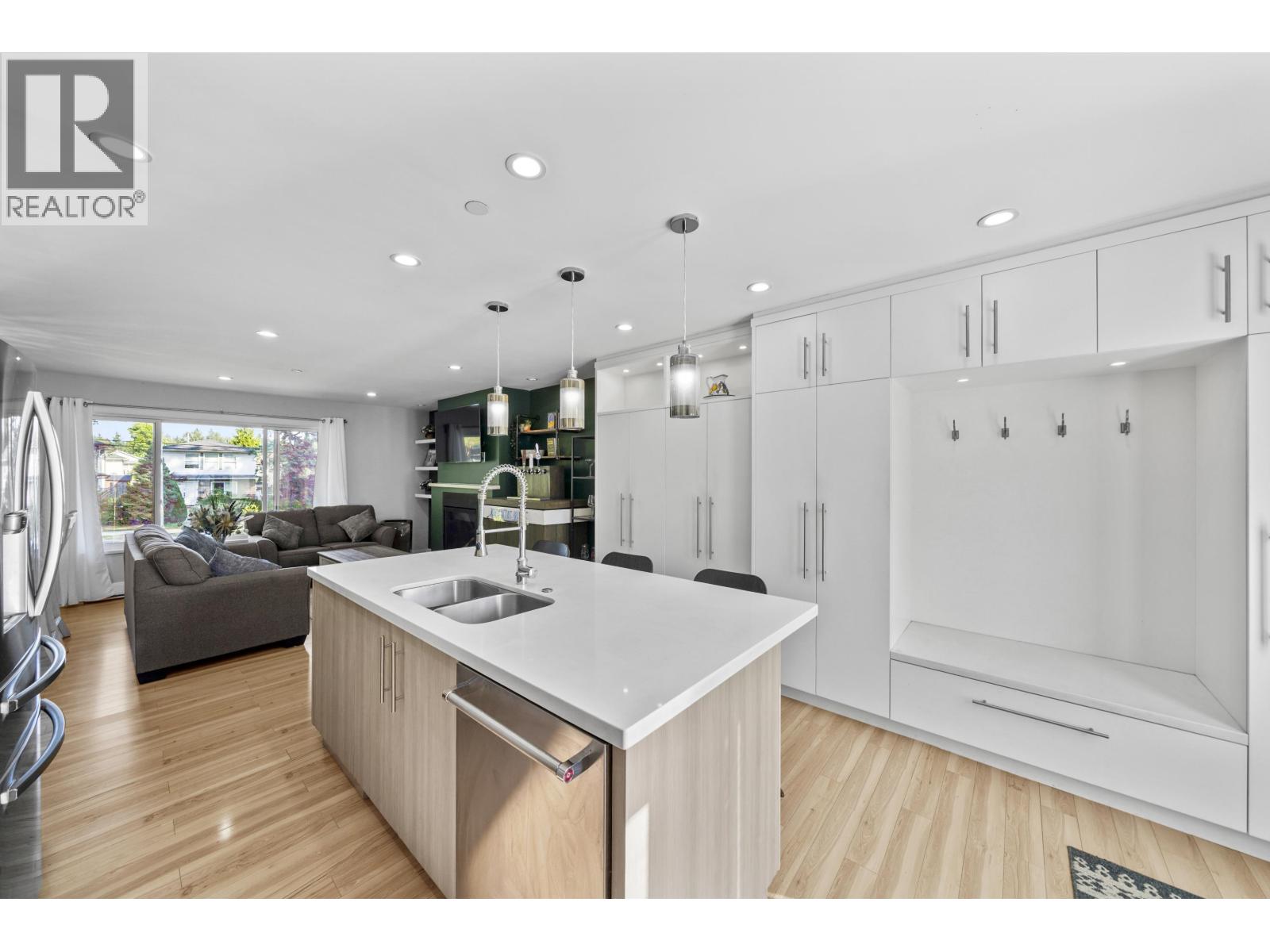 Photo 4 of 3759 Coast Meridian Road, Port Coquitlam BC