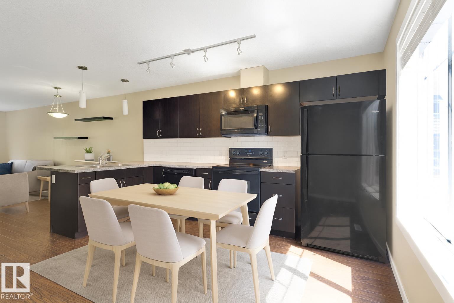 Photo 9 of 50 9515 160 Av Nw, Edmonton AB