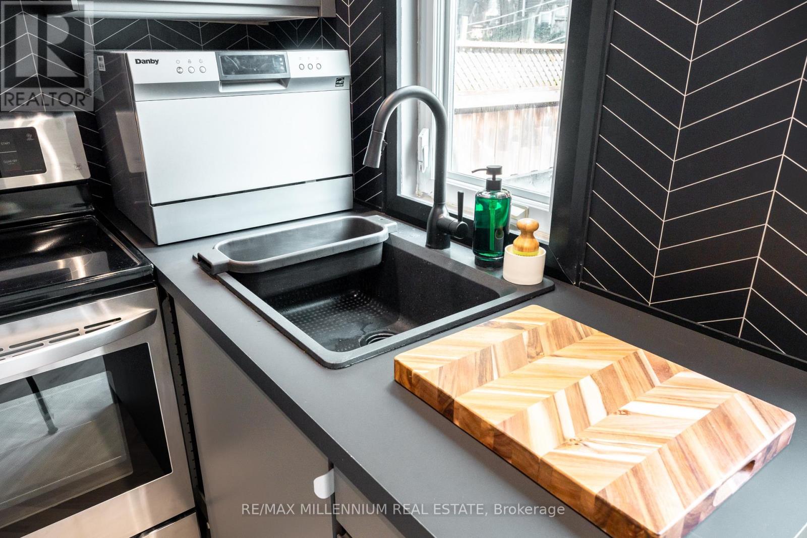 Photo 11 of Main 797 Pape Avenue, Toronto ON